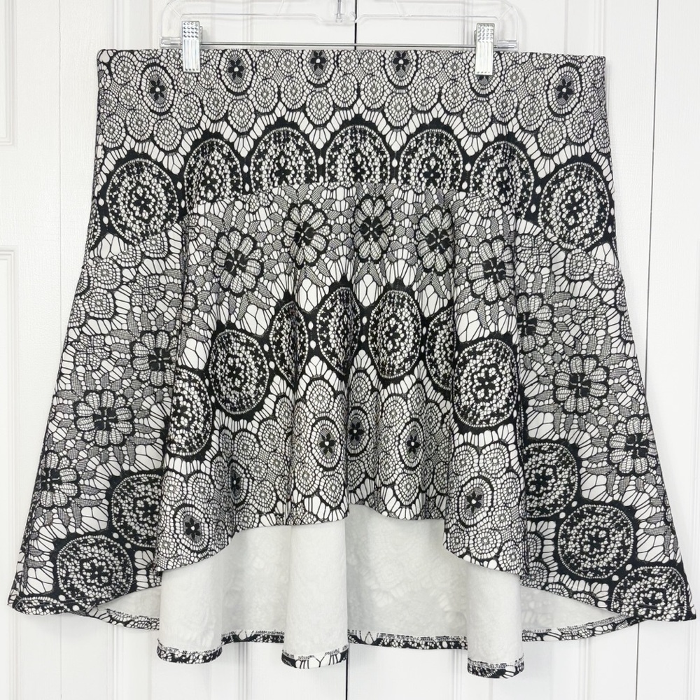 Torrid White & Black Lace Overlay Whimsigoth High-Low Skater Skirt 2X